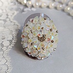 Bague Crystal mont&eacute;e avec facettes de boh&egrave;me en verre, rocailles et perles Cristal Swarovski.